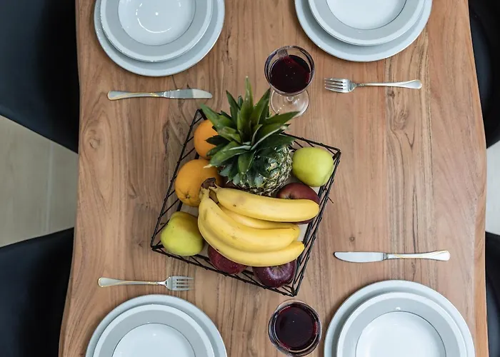 George's * Naxos City